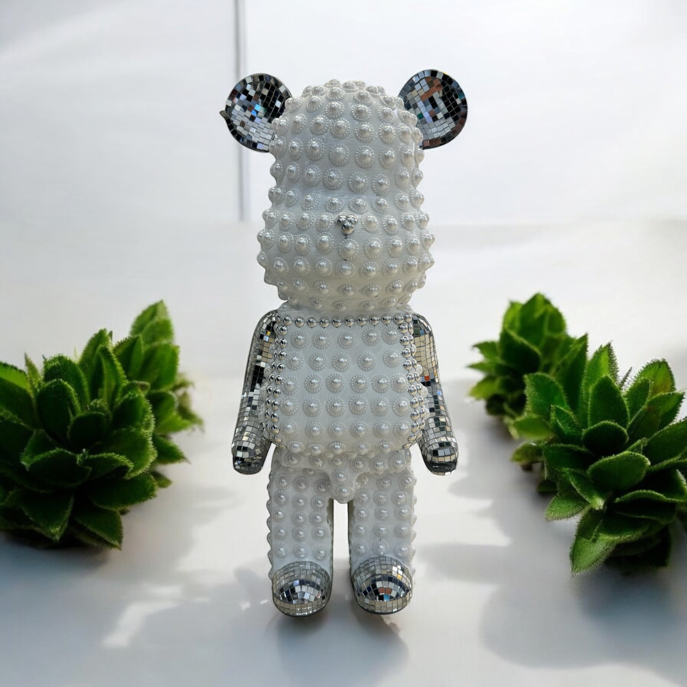 Pearl Teddy - Sculpture