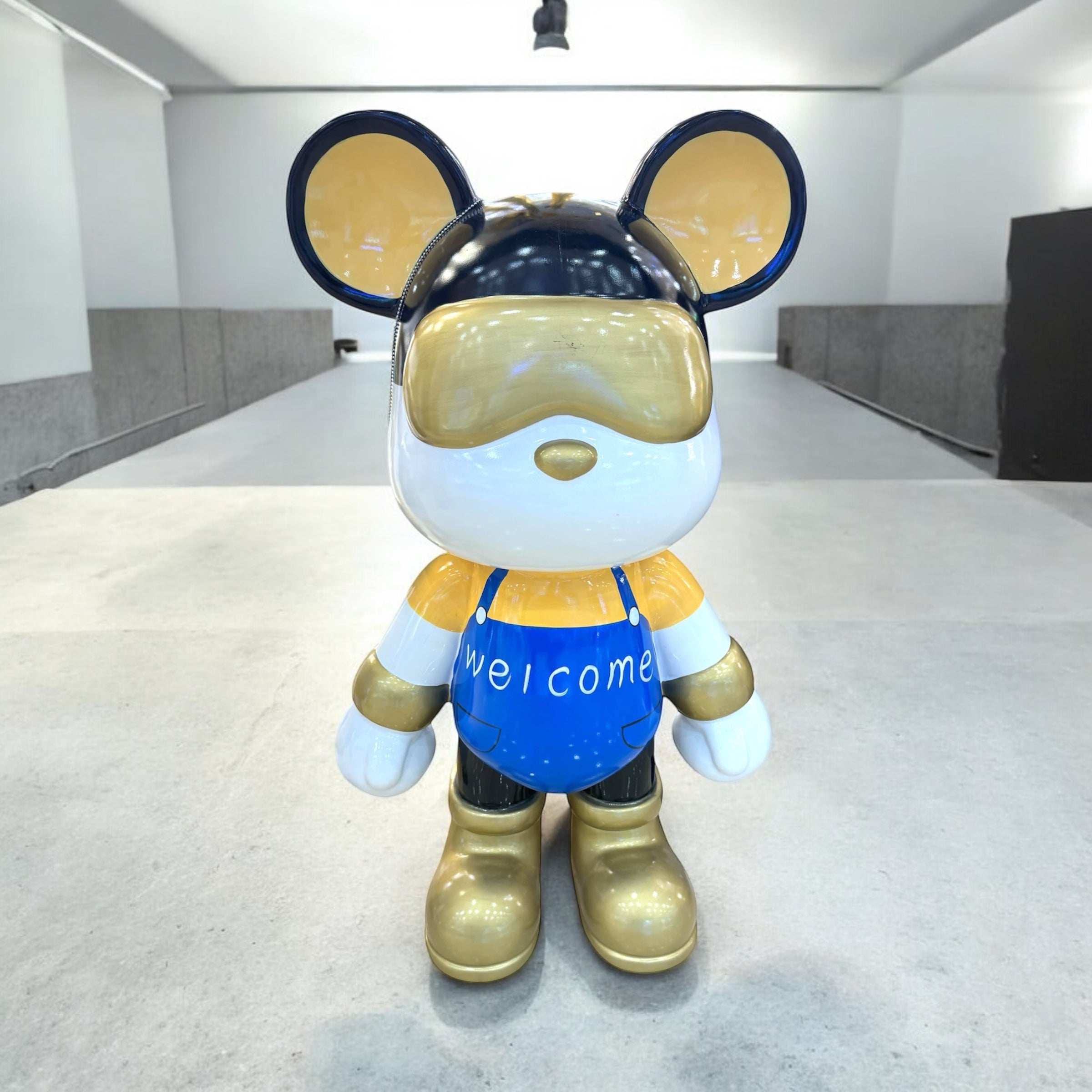 Welcome Teddy - Sculpture